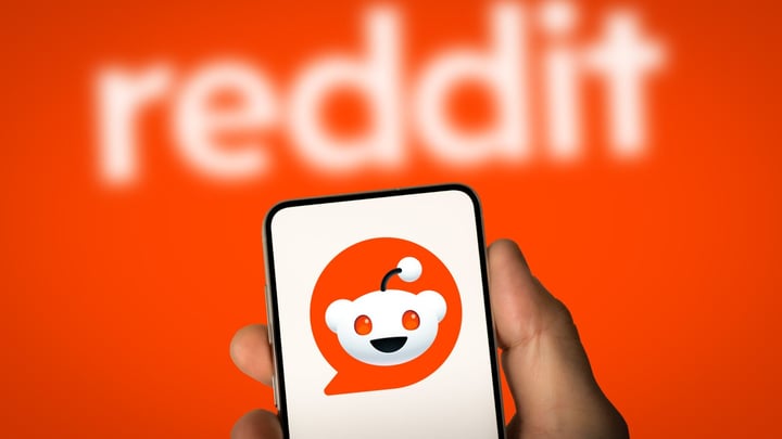 Reddit displayed on mobile device | Shutterstock.com