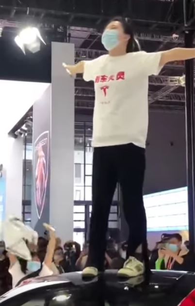 VIRAL VIDEO - Tesla owner protests at Shanghai auto show shouting 